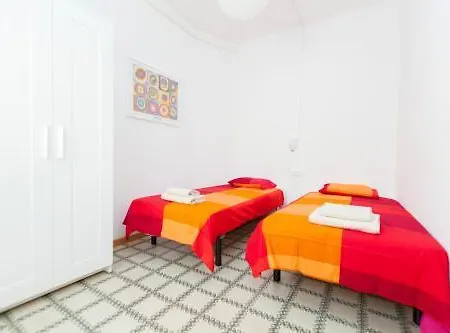 Plaza Espana Fira Apartman