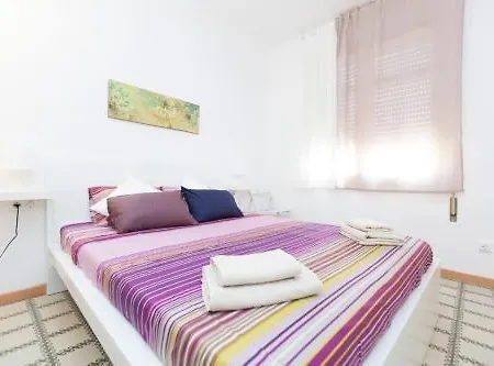Plaza Espana Fira Apartman *